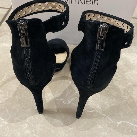 Calvin Klein “Verena” Ankle Strap Heels Size 7.5M - Picture 3 of 4